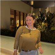 Me considero una chica muy simpática y con ganas de enseñar. 
Me encantaría dar clases a niños entre 5 a 12 años.